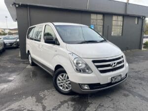 2016 Hyundai iMax 2.4P/4AT/LV/5DR/8S